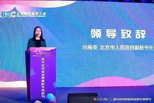 可爱！李梦表演手势舞：希望你们每天都可以把各自的快乐带回